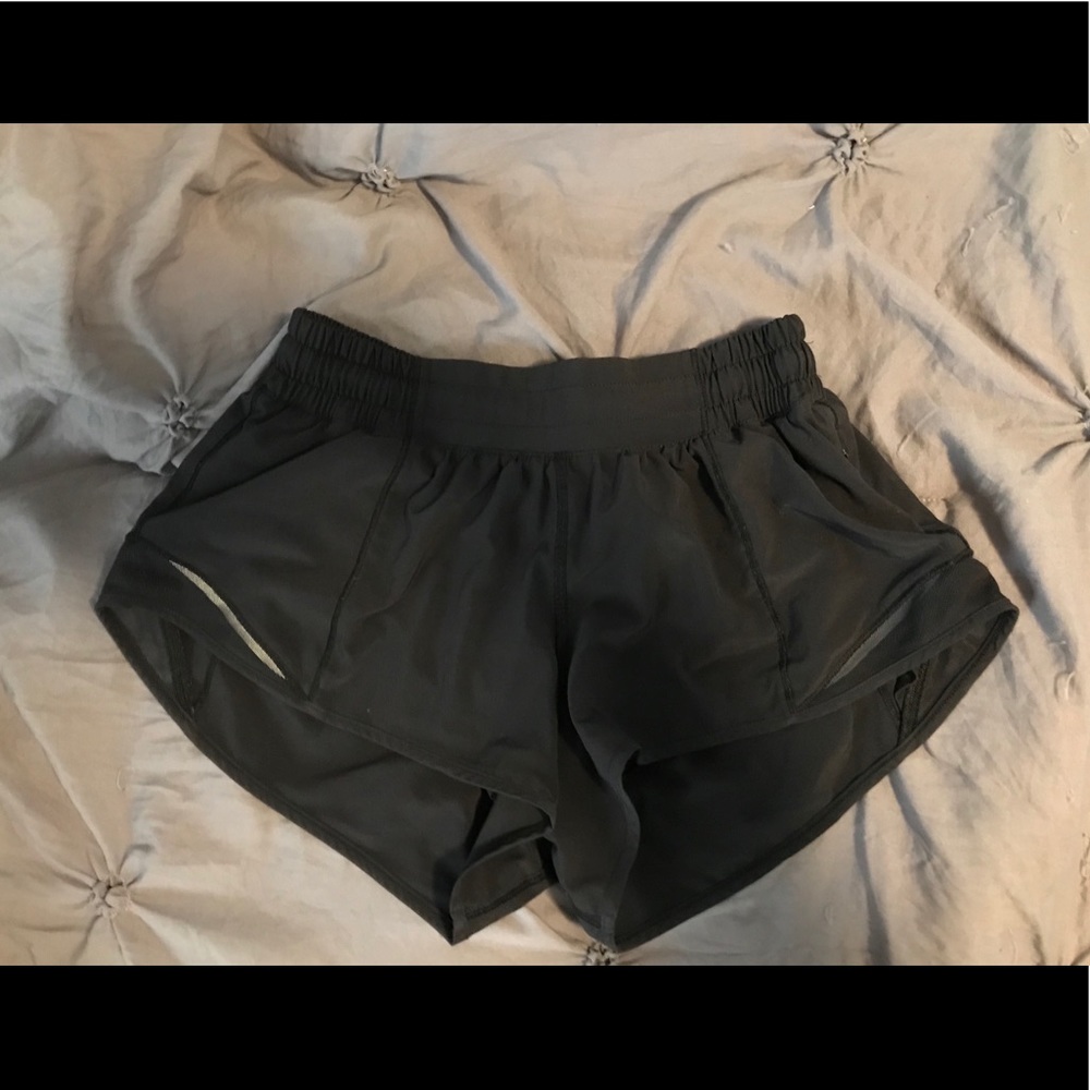 black lululemon hotty hot shorts